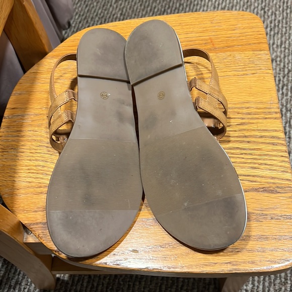 Cognac sandals with gold detail size 10 barley worn - Picture 2 of 3